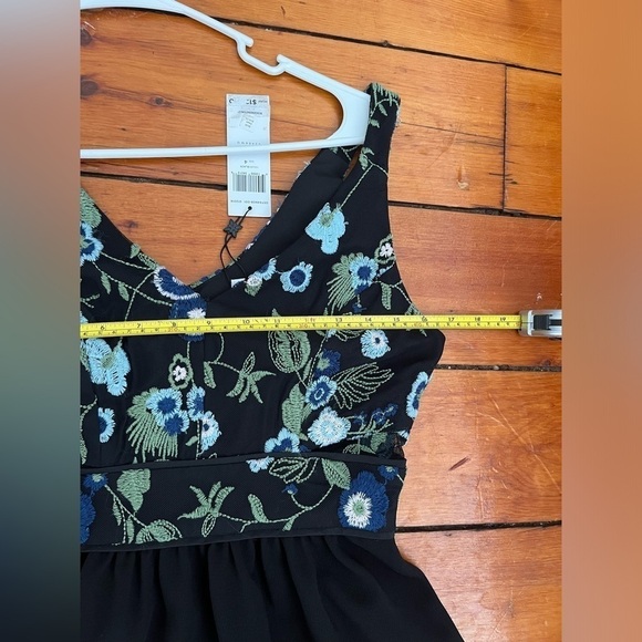 BCBG generation Black Mini Embroidered Floral dress Size 4 NWT - Picture 8 of 9